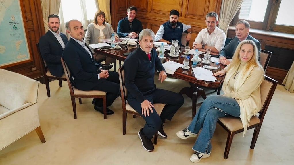 El Gobierno volvió a reunir a la mesa política y definió enviar la reforma del Banco Central al Congreso en agosto | TN