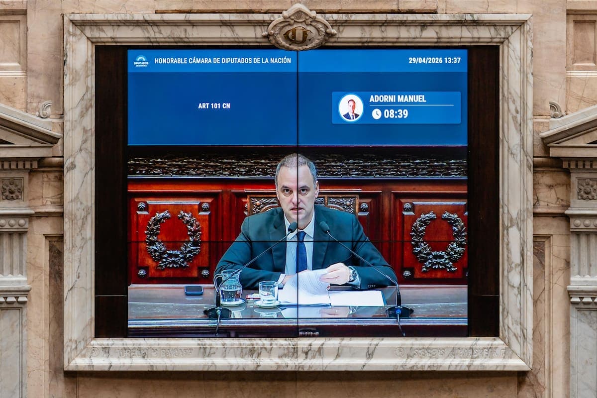 Adorni, un escándalo en cascada - LA NACION